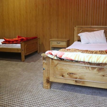 Golden Peak Guest House Gilgit Bagian luar foto
