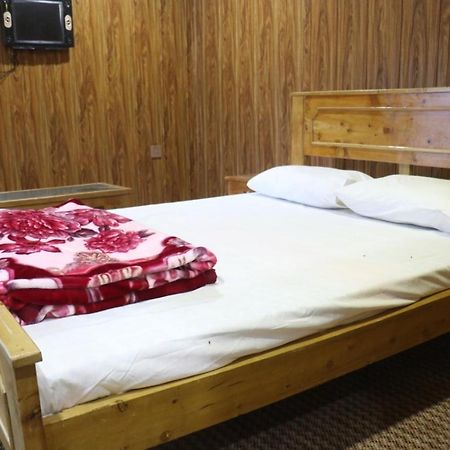 Golden Peak Guest House Gilgit Bagian luar foto