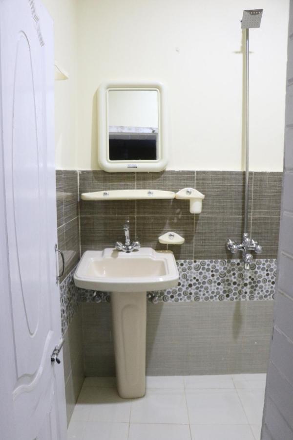 Golden Peak Guest House Gilgit Bagian luar foto
