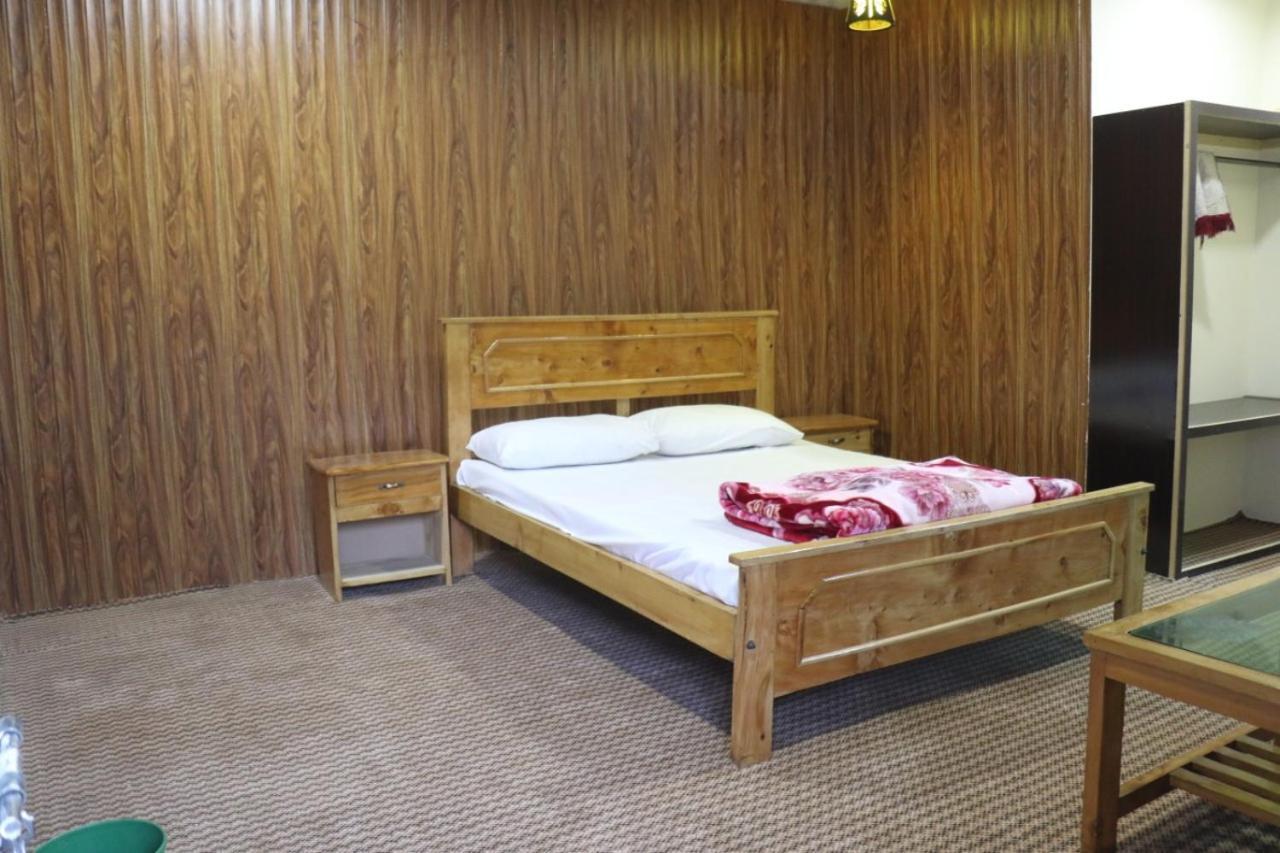 Golden Peak Guest House Gilgit Bagian luar foto