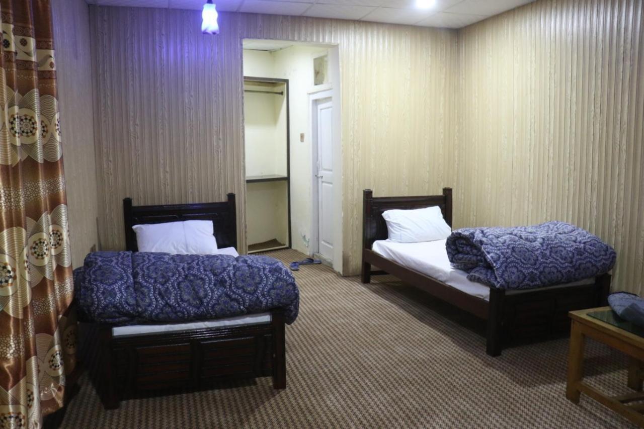 Golden Peak Guest House Gilgit Bagian luar foto