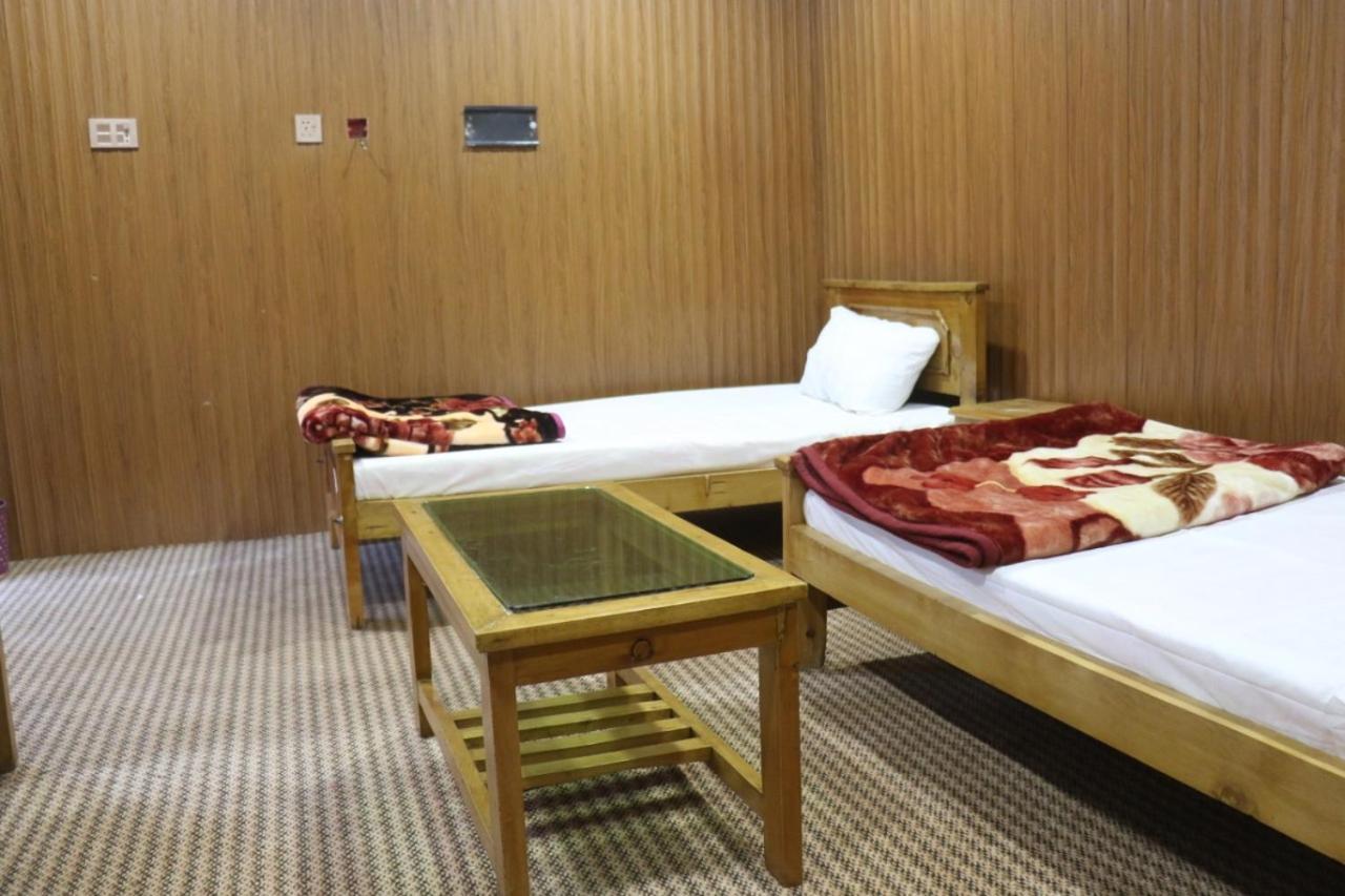 Golden Peak Guest House Gilgit Bagian luar foto