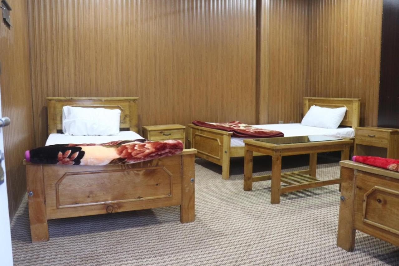Golden Peak Guest House Gilgit Bagian luar foto