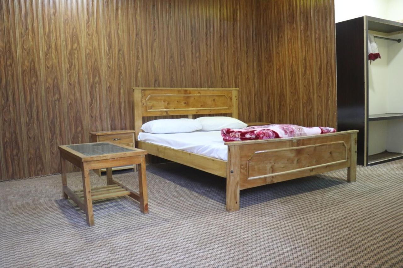 Golden Peak Guest House Gilgit Bagian luar foto