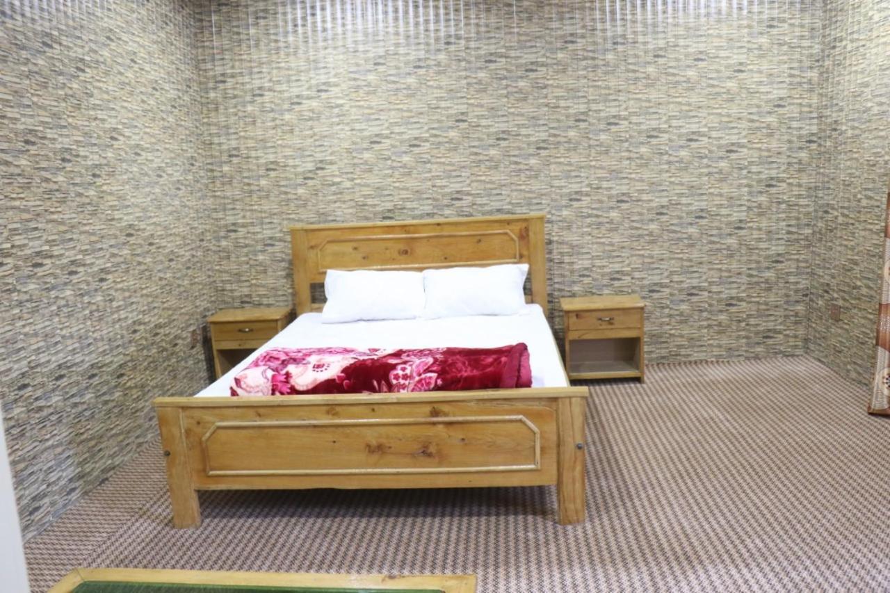Golden Peak Guest House Gilgit Bagian luar foto